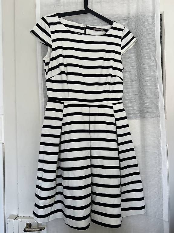 Vestiti: Festkleid schwarz weiss Gr. 36/38 – Usato da Zürich venduto da Jullaa