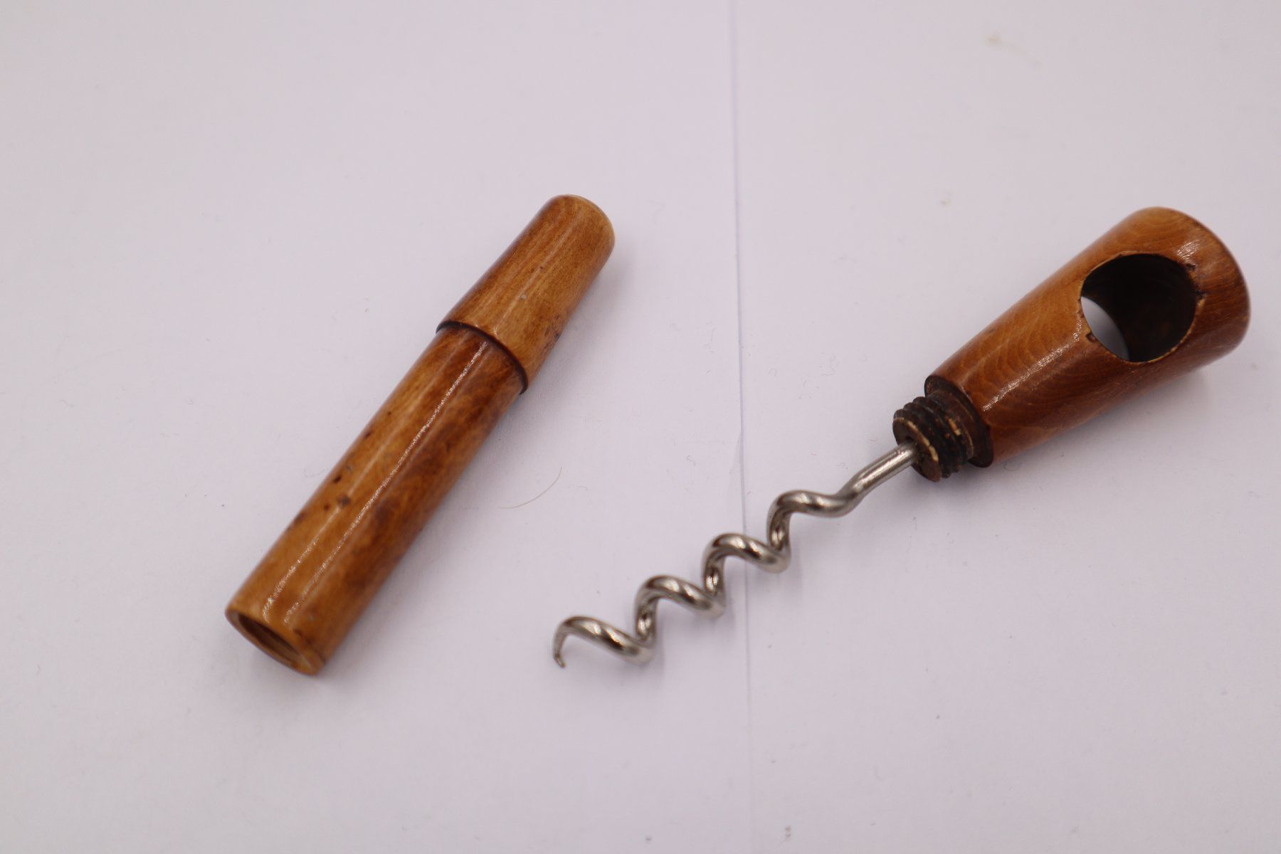 Apribottiglie & Tappi per chiusura: Korkenzieher transformierbarer Holzstift Vintage – Usato da Baden venduto da TellsKuchenhaus