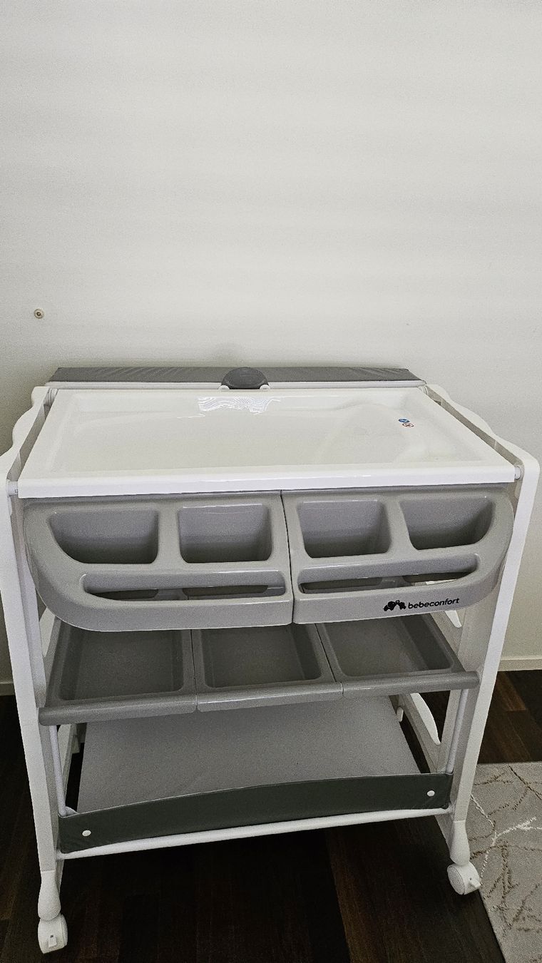 Fasciatoi & Accessori: Bebeconfort Baby changing table and bath – Usato da Glattpark(Opfikon) venduto da aiz_8pqg 1
