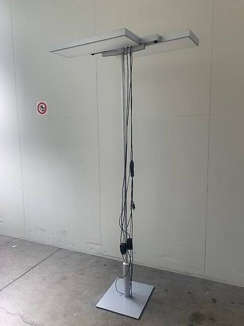 Regent Lampen: Regent LED Stehlampe – Gebraucht aus St. Gallen von MSMoebelhandel