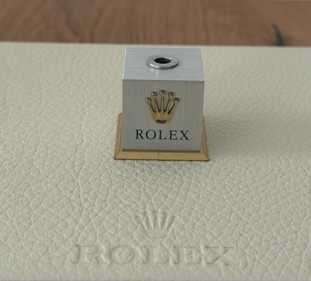 Supporti a parete: Antiker Rolex Uhrenhalter/Uhrenständer – Usato da Sursee venduto da DynamoDresden