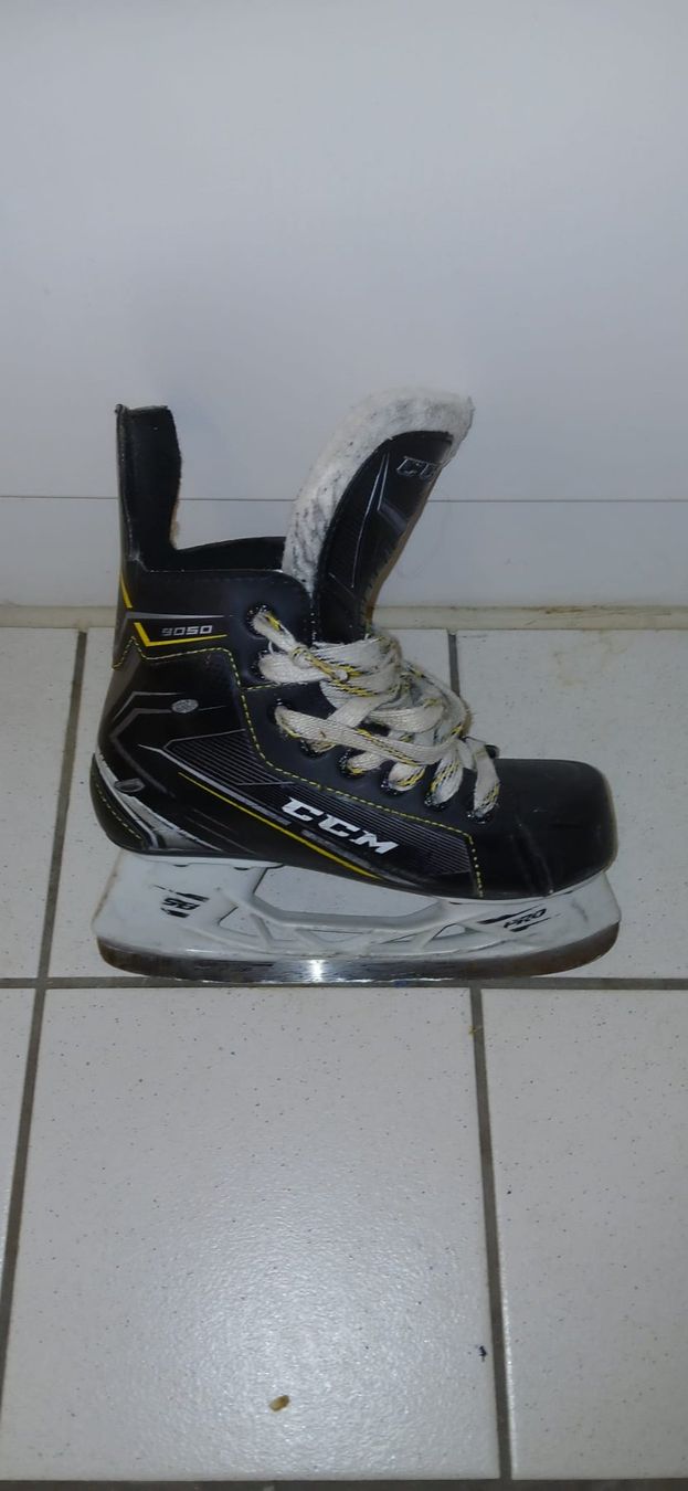Ccm Schlittschuhe: CCM 2050 Hockeystiefel, Grösse 33 cm – Gebraucht aus Luzern von fri_kb28 1