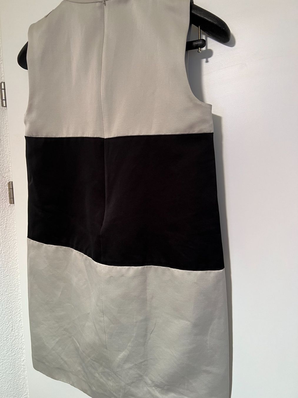 Max Mara Vestiti: Max Mara Damenkleid Gr. 34 NEU GARANTIE – Nuovo (secondo la descrizione) da Zürich venduto da Miviraz 3
