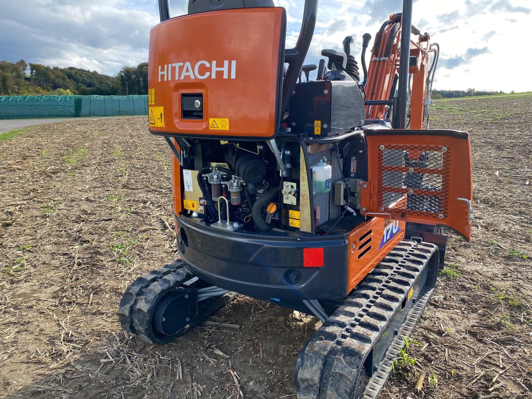 Hitachi Bagger: Bagger Hitachi ZX17U-6 – Gebraucht aus Courgevaux von  9