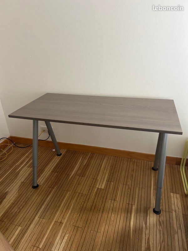Ikea Bureaux: Schreibtisch 2x – Neuf (Voir description) à Schüpfen par ani_gj8r