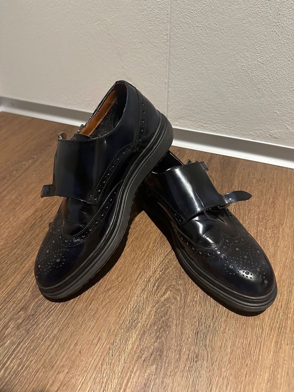 Scarpe da uomo: Dunkelblaue Nak Lackleder Doppel-Monkstrap – Nuovo (secondo la descrizione) da Kölliken venduto da mar_8jjj