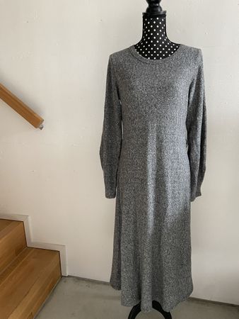 Neues Kleid grau mit Gürtel