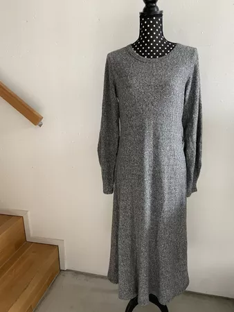 Neuwertiges Kleid grau mit Gürtel