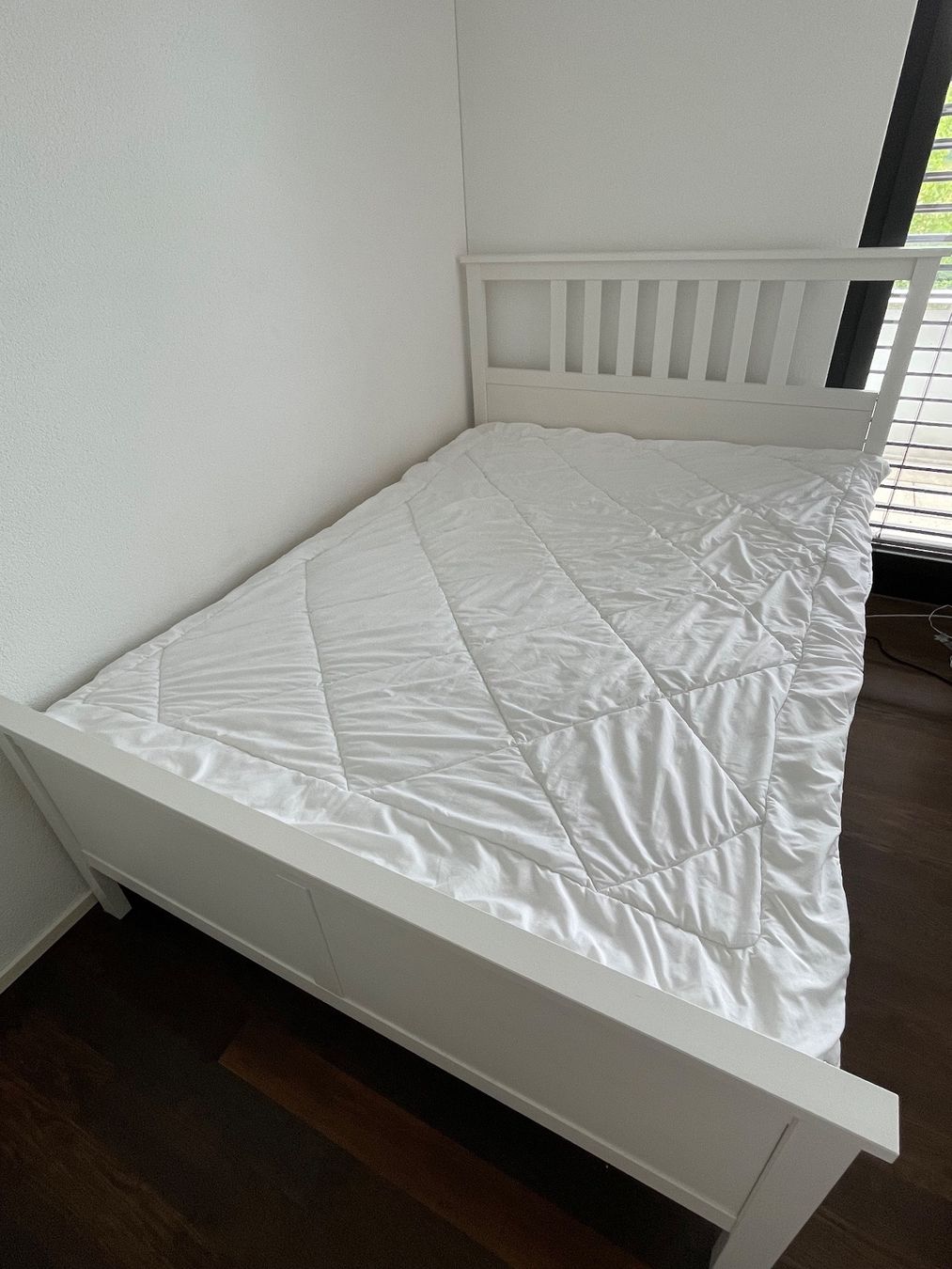 Ikea Letti: Ikea Bettgestell HEMNES 140 x 200 – Usato da Stallikon venduto da lilimatt