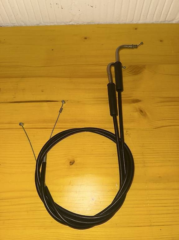 Harley-Davidson Tutti i ricambio per moto: Harley-Davidson Gaszug-Set FLSTF Fat Boy 2013 – Usato da Wohlen AG venduto da Capo13