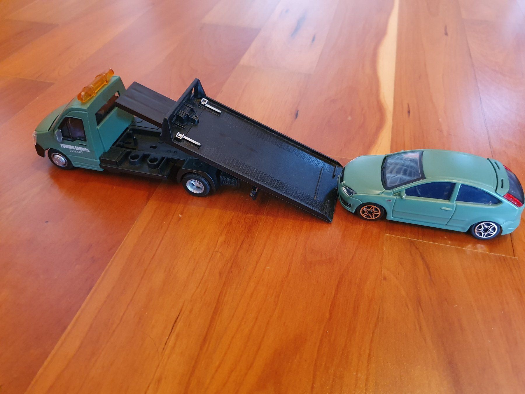 Bburago Modellini d'auto: Bburago Abschleppwagenn mit Ford Focus Massstab 1:43 – Usato da Triesen venduto da platzproblem1 4