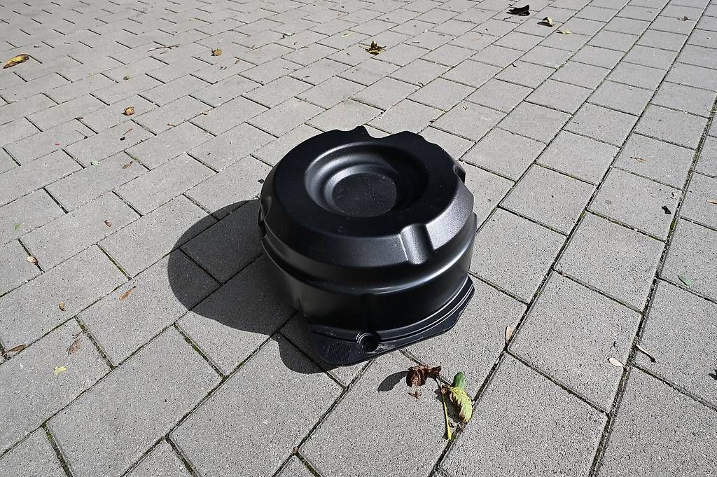 Porsche Tutti pezzi di ricambio auto: Subwoofer Porsche Cayenne – Usato da Frick venduto da sandro_martin 1