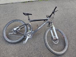Mountainbike Scott Genius schwarz