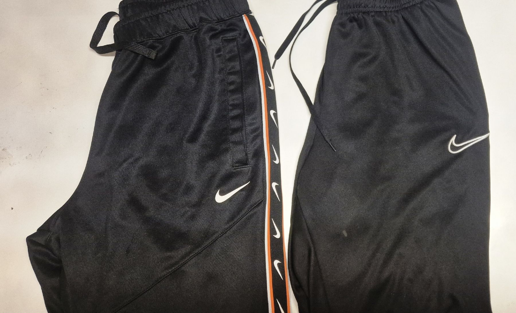Nike Pantaloni: Nike Trainingshose schwarz  – Usato da Marbach SG venduto da okay02 2