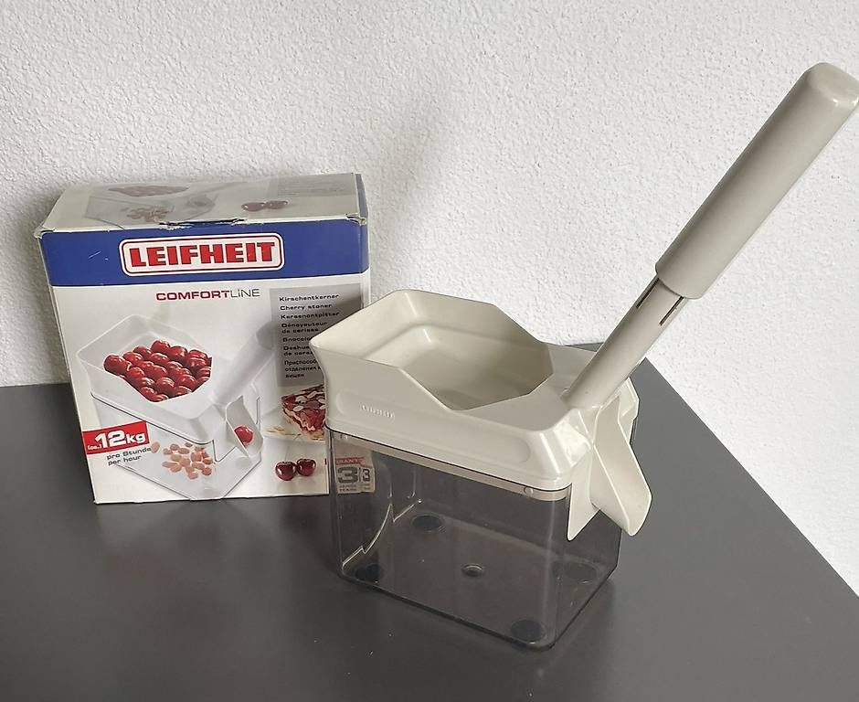 Küchengeräte: LEIFHEIT Kirschenentkerner – Gebraucht aus Kestenholz von Noelle4