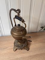 Magnifique théière ancienne en cuivre avec support ornementé
