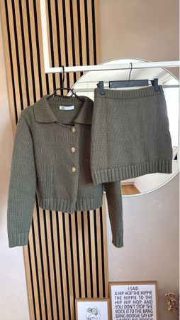 Zara Set Strickjacke & Strickrock, Olivgrün, Grösse S