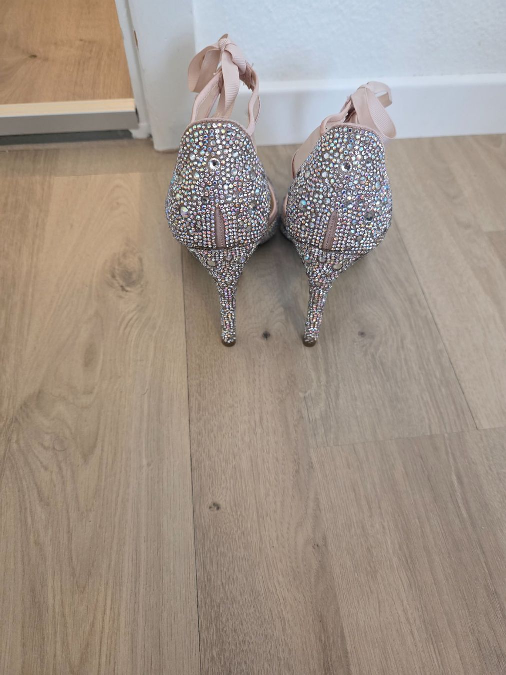 Scarpe da donna: Betsey Johnson Glitzer Pumps, neuwertig, Grösse 38 – Nuovo (secondo la descrizione) da Winterthur venduto da pin_lt8l 2