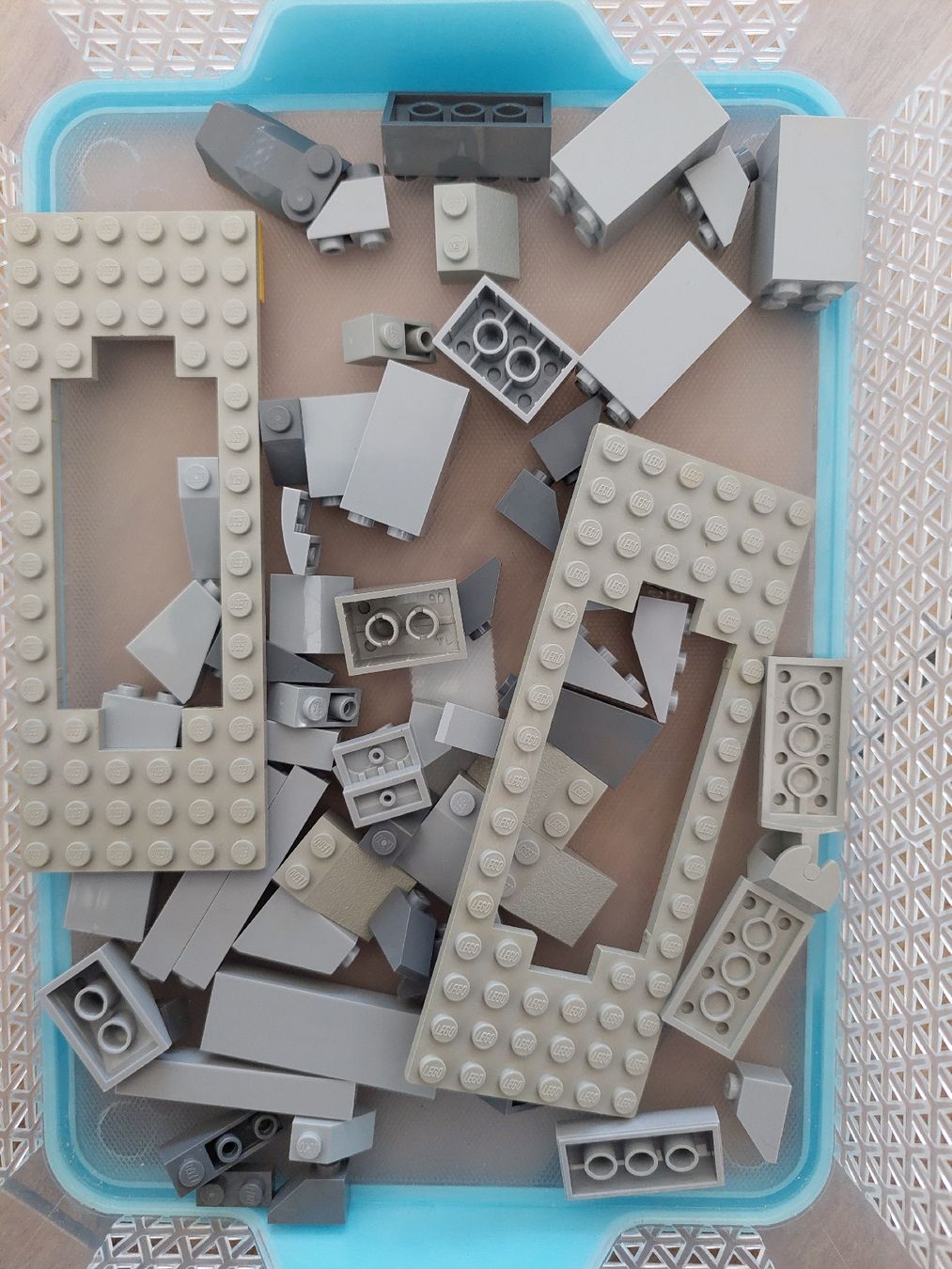 Lego Giocattoli: Lego  Bauteile  grau – Usato da Zetzwil venduto da sti_x9xf 2