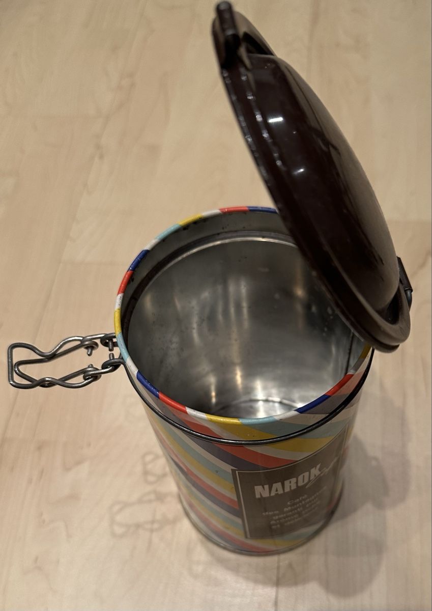 Contenitori & Simili: Kaffeeblechdose der Firma Narok Café, Aarau – Usato da Basel venduto da Piepsli 1