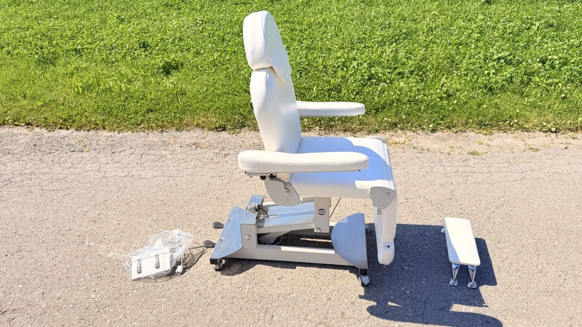 Lettini & sedie per cosmetici: Kosmetischeliege A1 INTON-COMED Elektro  – Usato da Rotkreuz venduto da perlengott 2