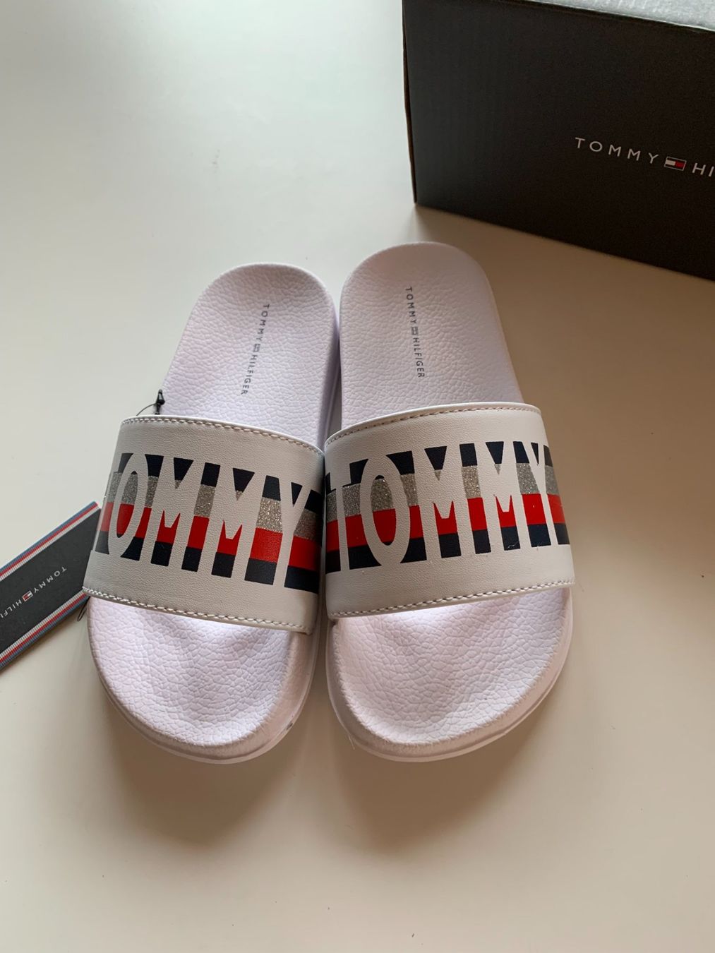 Tommy Hilfiger Scarpe da uomo: TOMMY HILFIGER Pantoletten, Gr. 33, NEU – Nuovo e nell'imballaggio originale da Worb venduto da farben20zauber
