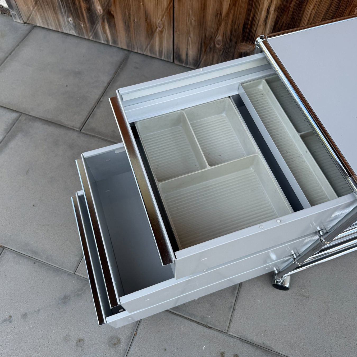 USM Banconi: USM Haller Rollcontainer Rollkorpus lichtgrau -top Zustand- – Usato da Ramsen venduto da Studio82 5