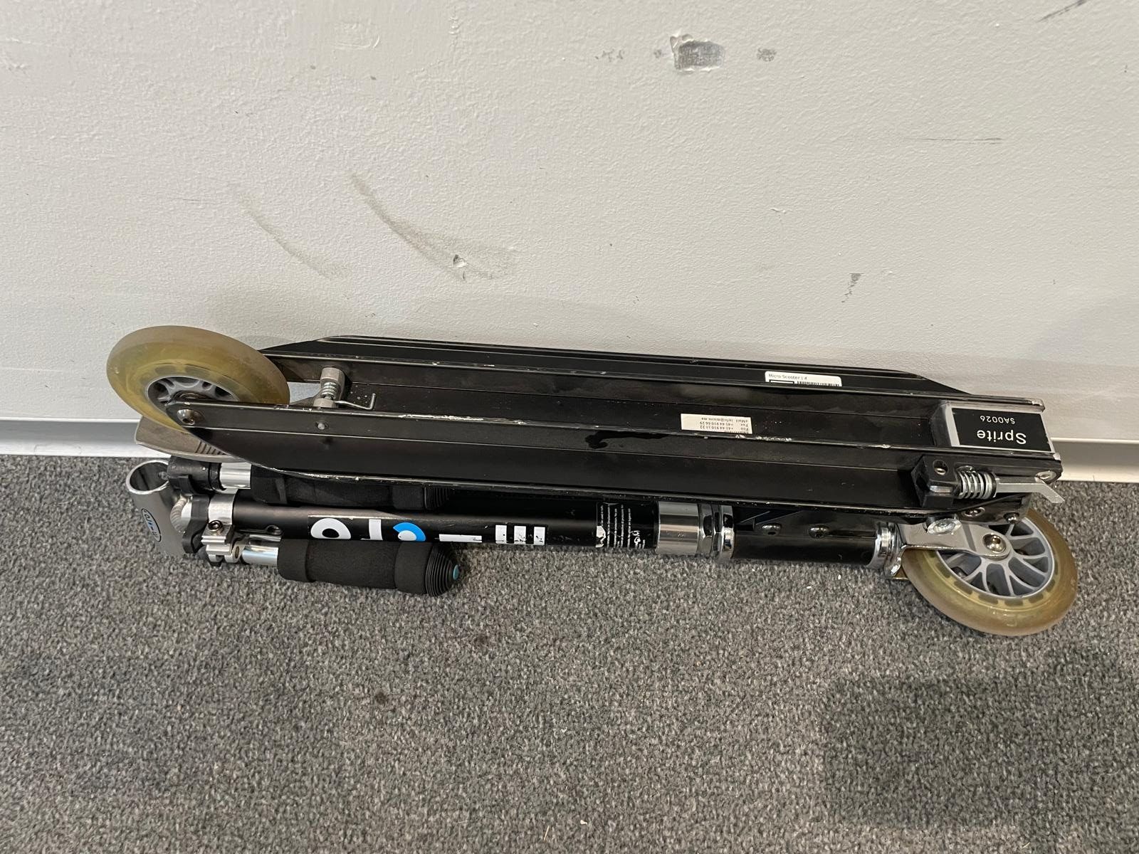 Micro Kickboard: Micro Scooter Schwarz/Silber,  klappbares Trottinett – Usato da Zürich venduto da Lia107 4