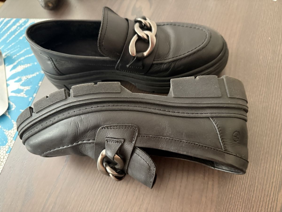 Scarpe da donna: Mocassins/derby Tamaris – Usato da Le Locle venduto da tchanatakoua 2