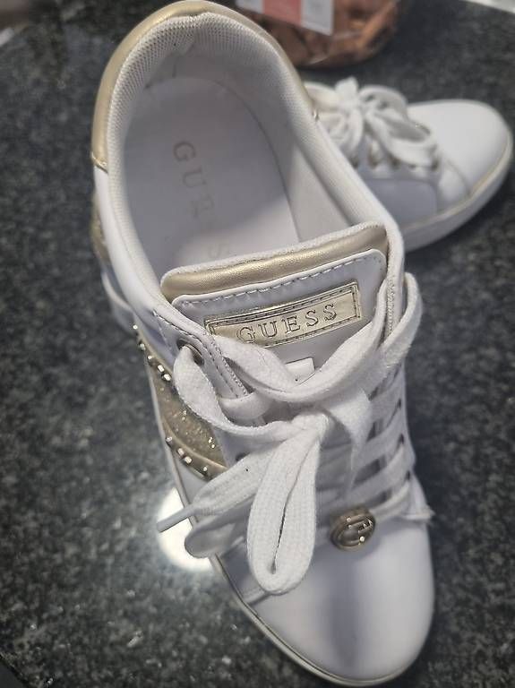 Scarpe da donna: Guess Schuhe – Usato da St. Margarethen TG venduto da jda_95gd