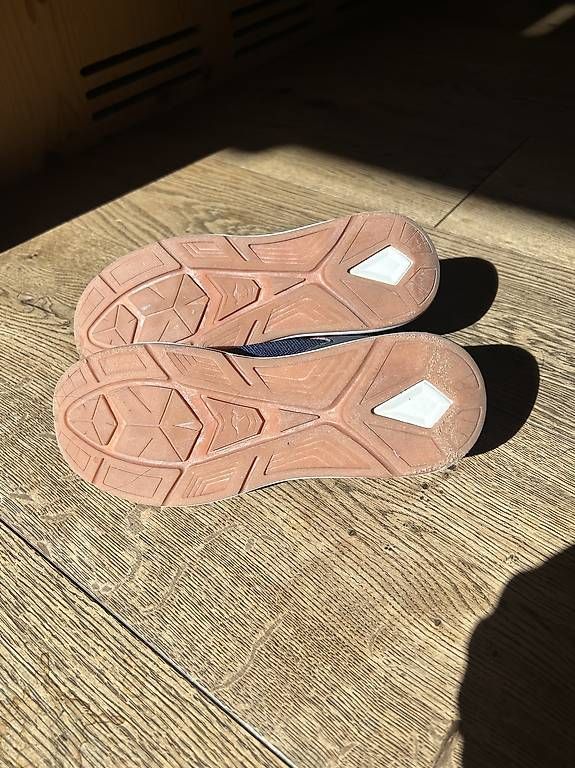 Scarpe per ragazze: Kangaroos Hallenturnschuhe 36 – Usato da Saas Fee venduto da michaberchtold 2