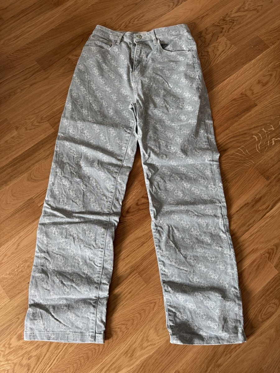 Guess Pantaloni: Guess Hose – Usato da St. Gallen venduto da syna_99