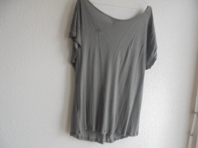 H&M T-shirt: T-Shirt grau Gr. L H& M NEU – Nuovo (secondo la descrizione) da Hinwil venduto da Glasperlen 2
