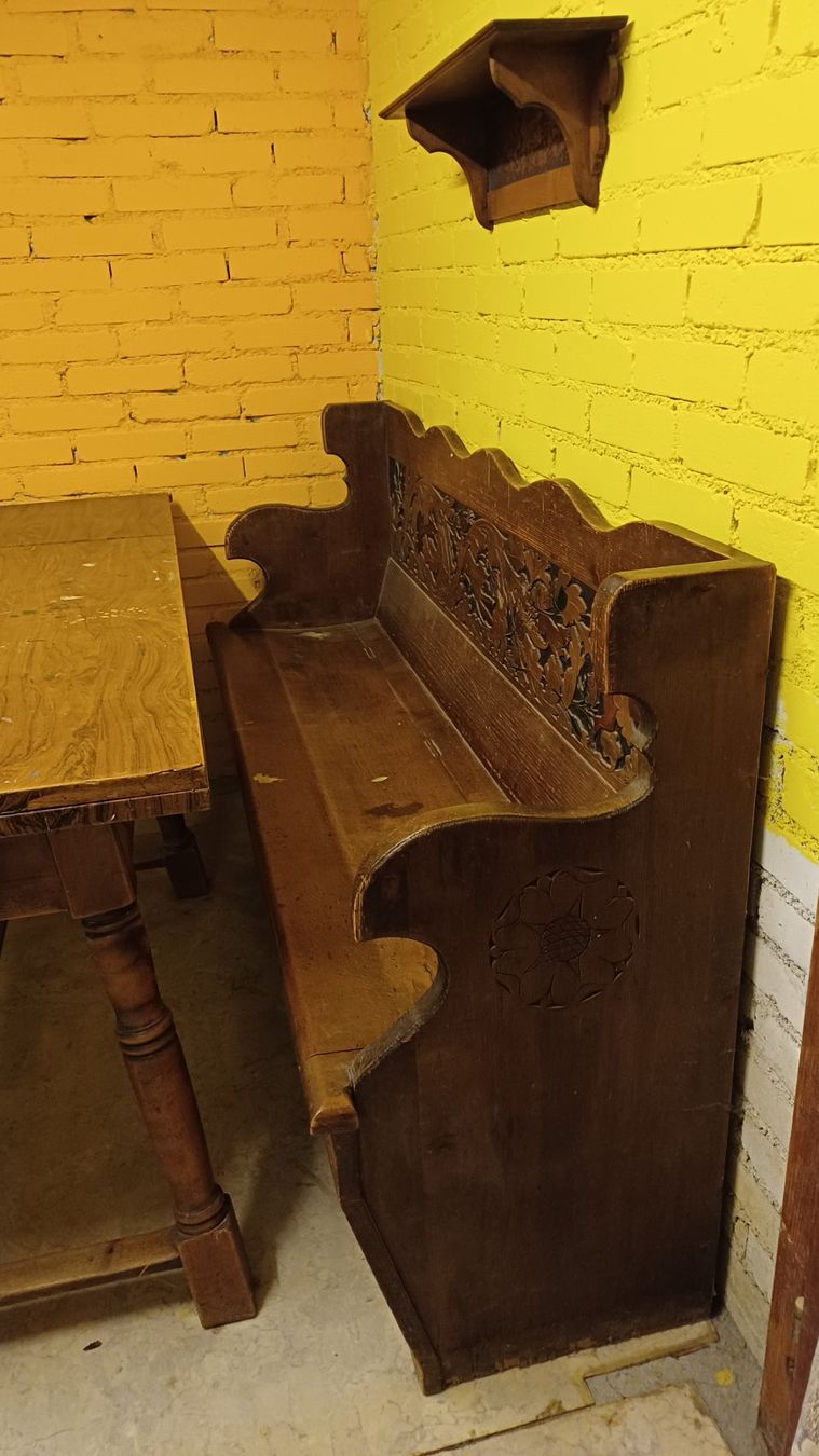 Credenze: Nussbaum Buffet, Tisch, Bank, 2 Stabellen – Usato da Rafz venduto da hofgut 7