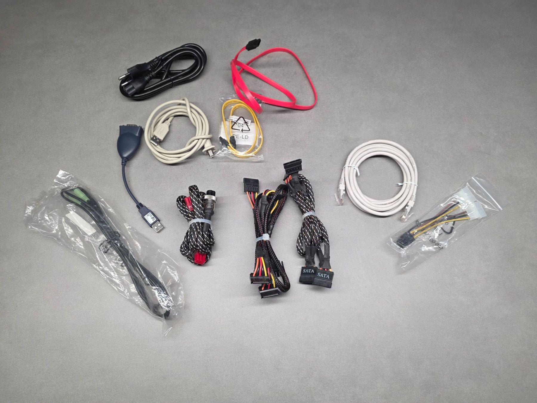 Câbles: Grosses PC Kabel- & Netzteil Konvolut – D'occasion à Lausen par -Vendetta- 3