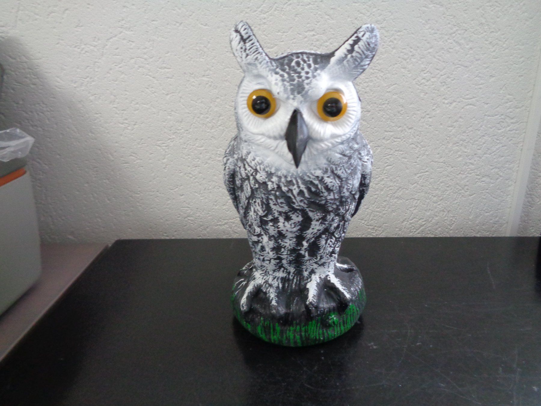 Statuette: Eule aus Kunststoff (26.5 cm) – Nuovo e nell'imballaggio originale da Langenbruck venduto da Gumsi 2