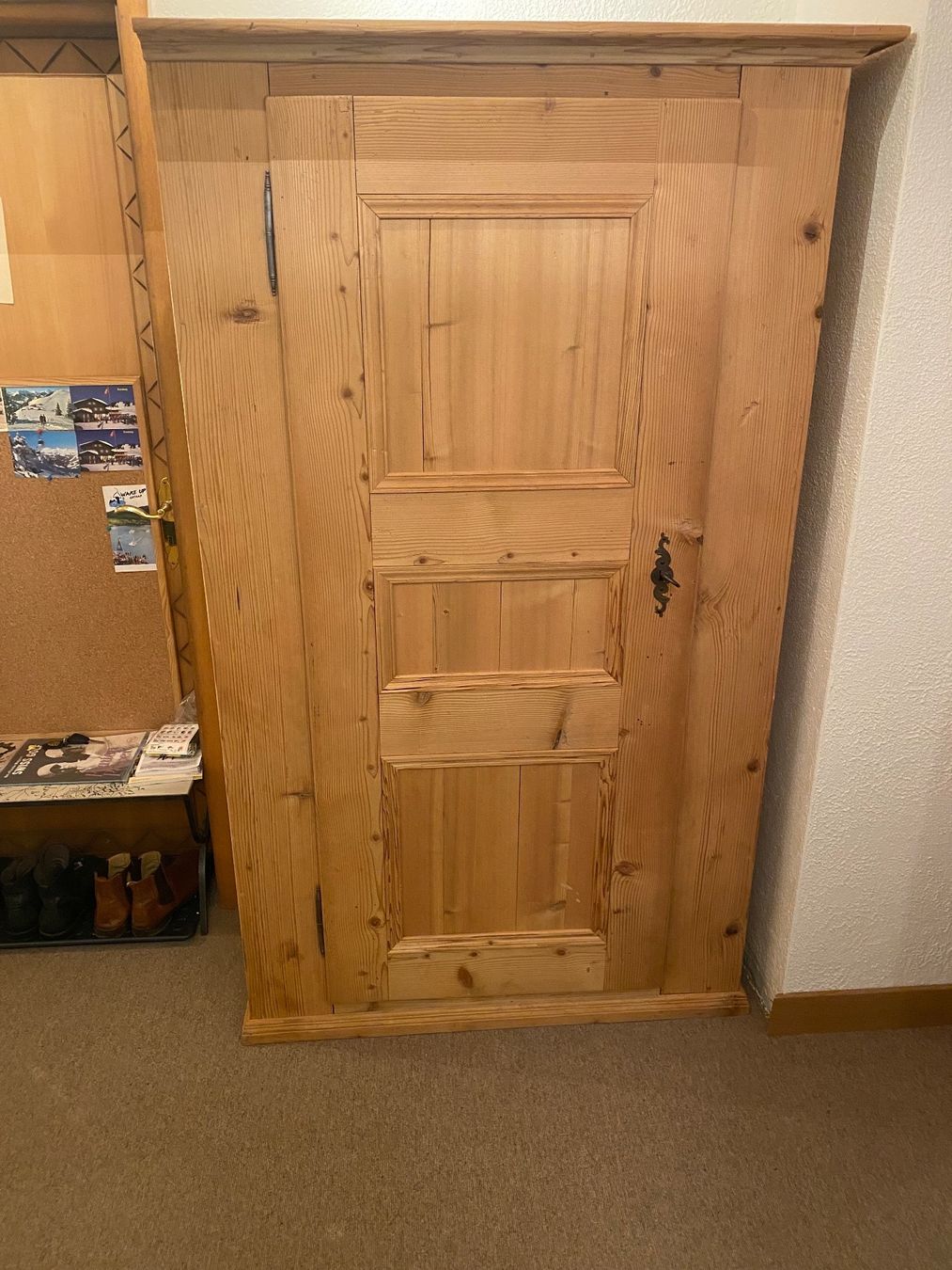 Armadi: Bauernschrank Antik – Usato da Saanenmöser venduto da courgevaux