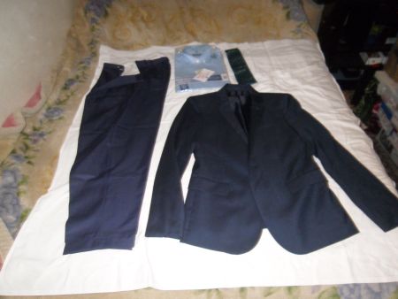 Anzug  Herren  Hose 34cm/jache 48cm/ Hemd 39/40 krawatte neu