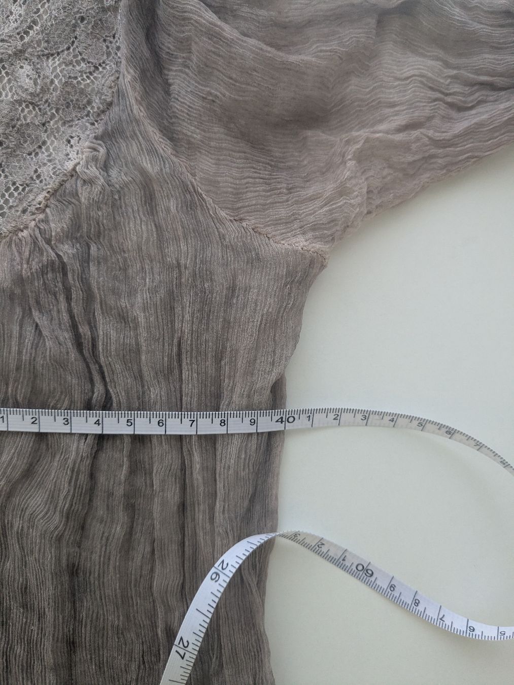 Camicette: Damen Bluse grau Spitze Seide 40% Grösse S – Usato da Rorschach venduto da olg_5qq2 3