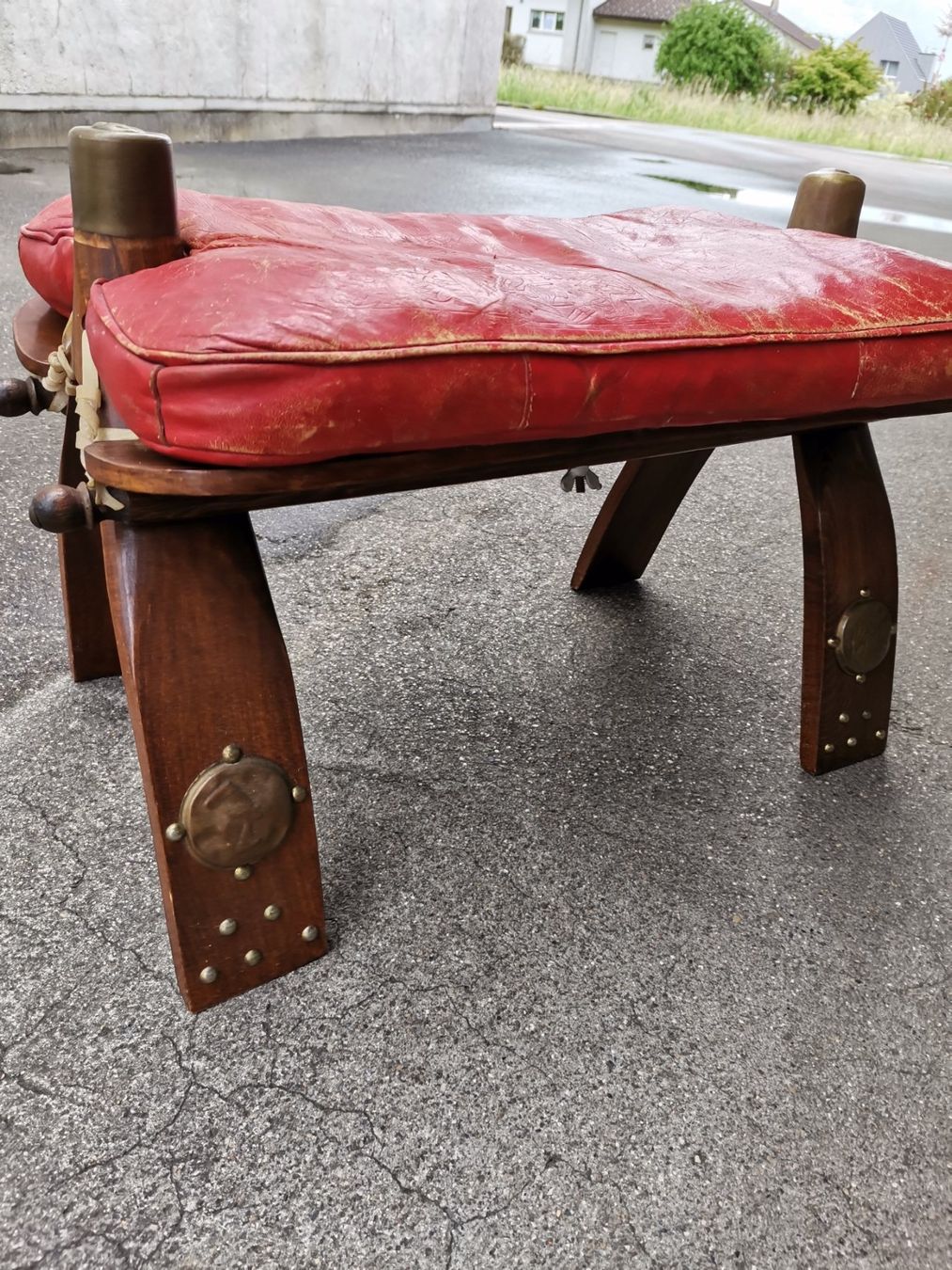 Sgabelli: Vintage Kamelhocker, Kamelsattel, Afrikanischer Kamelhocker – Usato da Wiedlisbach venduto da materialkreislauf 1