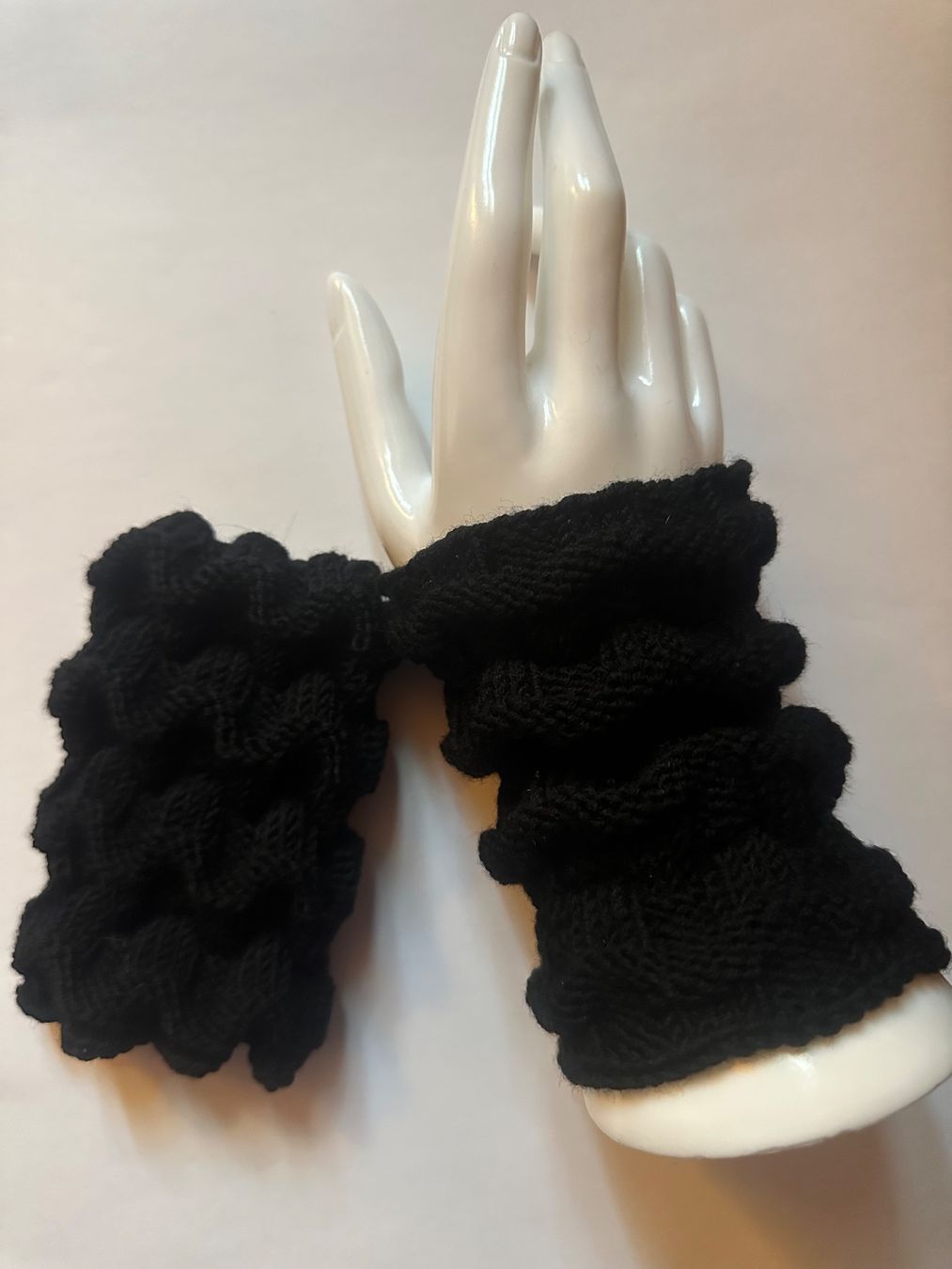 Lana: Pulswärmer handgestrickt schwarz – Nuovo e nell'imballaggio originale da Pfäffikon ZH venduto da Suribu