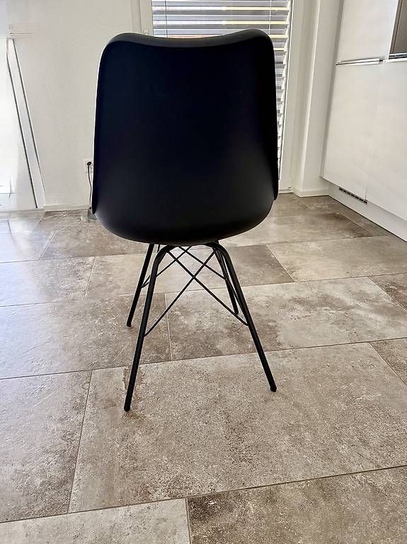 Set di tavolo e panche: Esstisch mit vier Stühlen hell beige schwarz gebraucht – Usato da Schlierbach venduto da virga 3