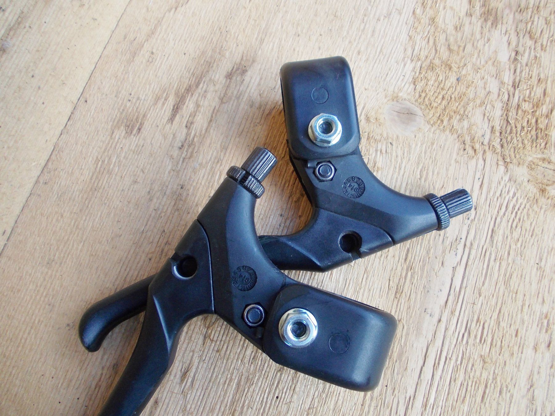 Ersatzteile: ***Neu*** Paar VELO BREMSHEBEL – Neu (gemäss Beschreibung) aus Gsteigwiler von HORMIGA21 3