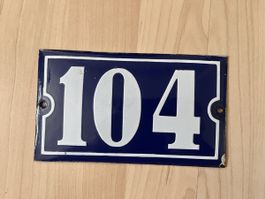 Originales Emaille Emailschild Hausnummer 104, Top Zustand!