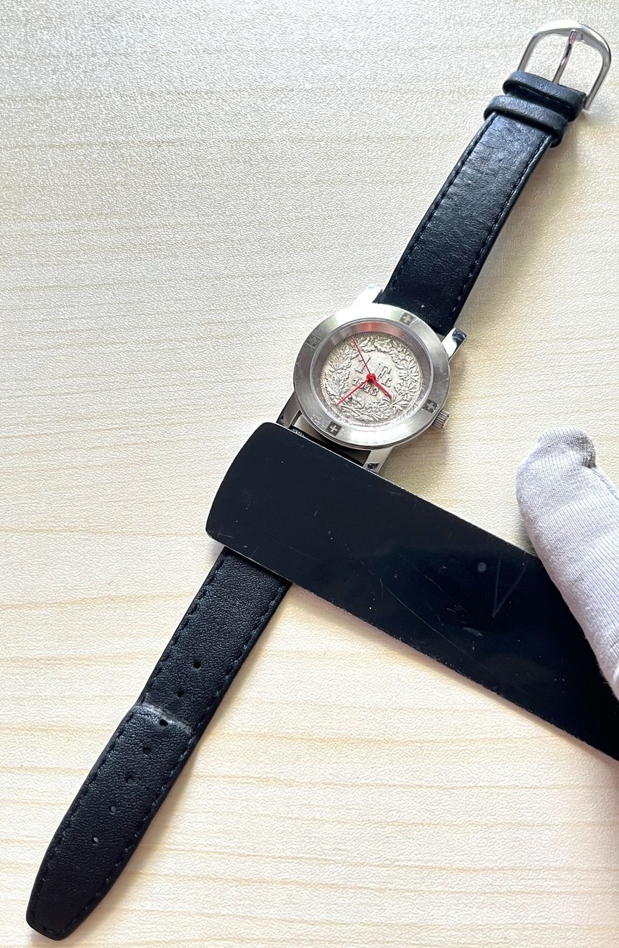 Orologi: Uhr mit Schweizer Münz-Zifferblatt, schwarz Lederarmband – Usato da Grenchen venduto da chththl 2