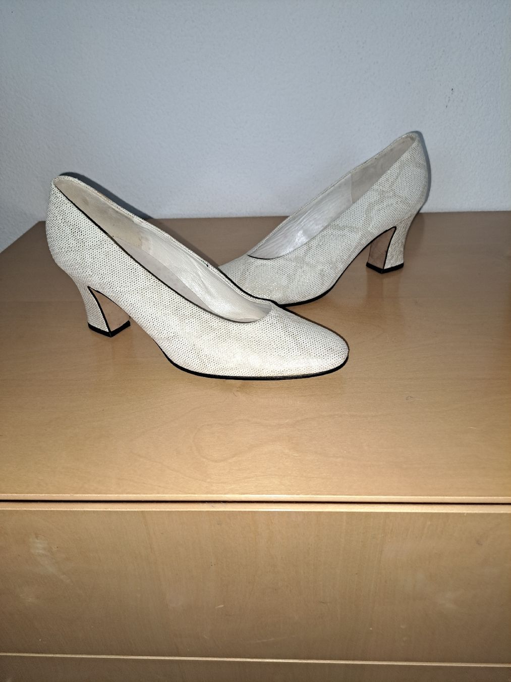 Gabor Scarpe da donna: Gabor Pumps, Gr. 37,5 beige-weiss – Usato da Pfäffikon SZ venduto da eri_7mwm 1