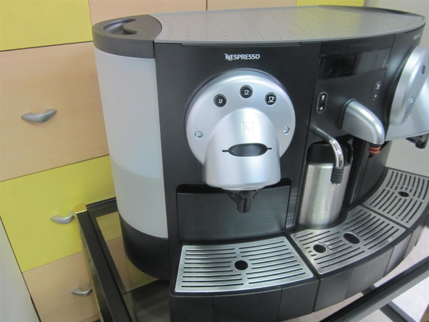 Nespresso Macchine per caffè & Macchine per espresso: Nespresso GEMINI CS 220 PRO AB*SERVICE – Usato da Hochdorf venduto da Toni_M 6