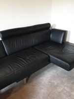 Ledersofa schwarz mit elegantem Fuss, Ecke wechselbar