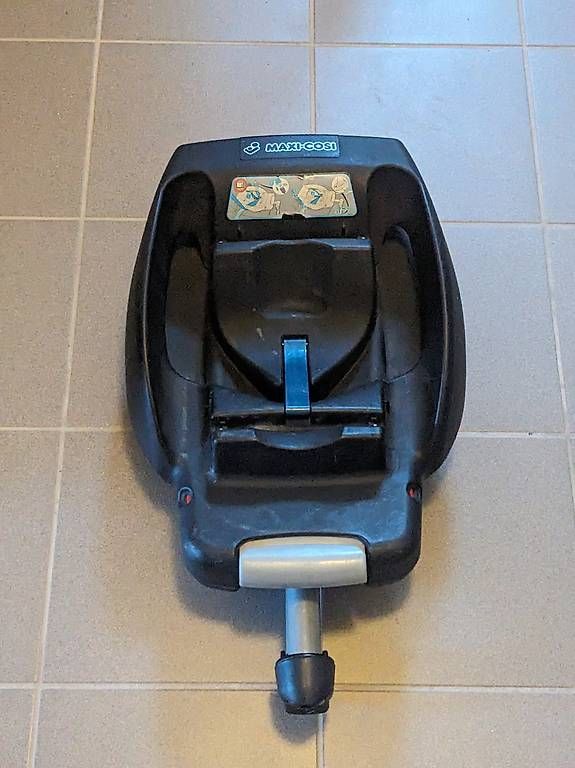 Seggiolini per auto: Easybase 2 für Maxicosi – Usato da Hagenwil venduto da maschi89 2
