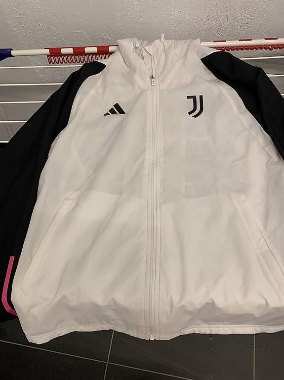 Jacken: Juve Regenjacke – Gebraucht aus Aarau Rohr von manon_b74